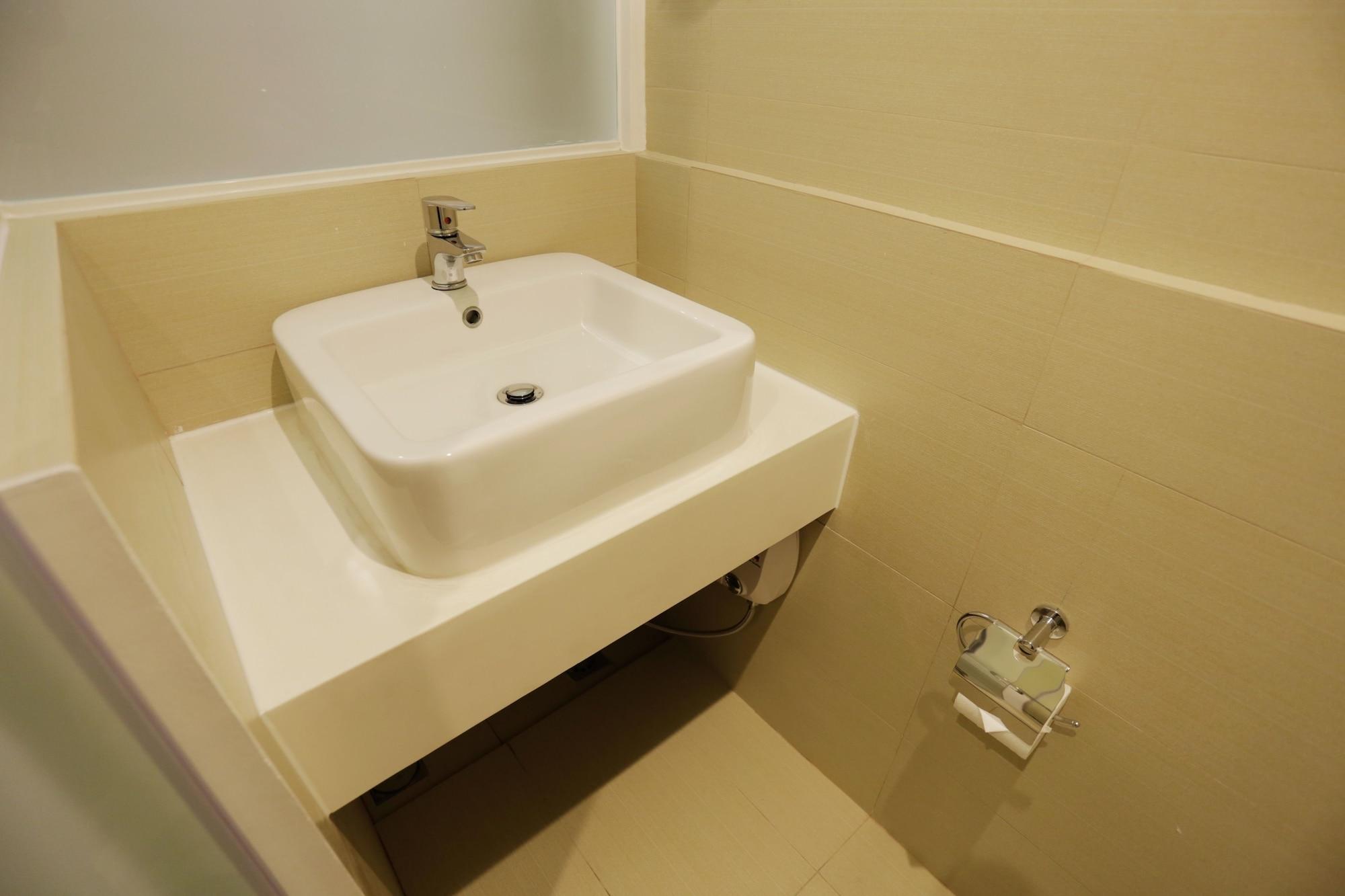 Go Hotels Timog Quezon City Zewnętrze zdjęcie