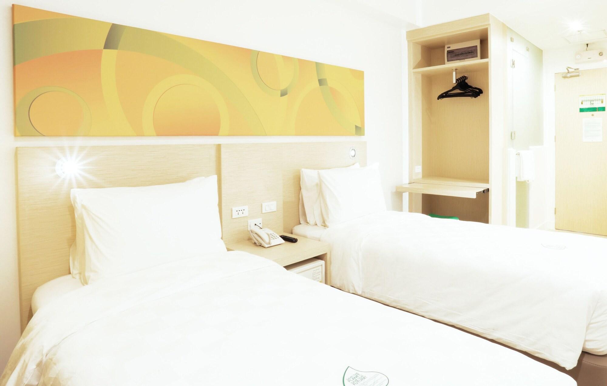 Go Hotels Timog Quezon City Zewnętrze zdjęcie