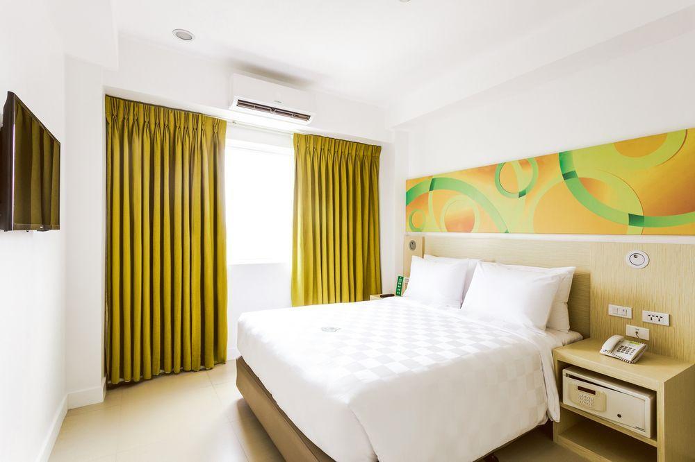 Go Hotels Timog Quezon City Zewnętrze zdjęcie