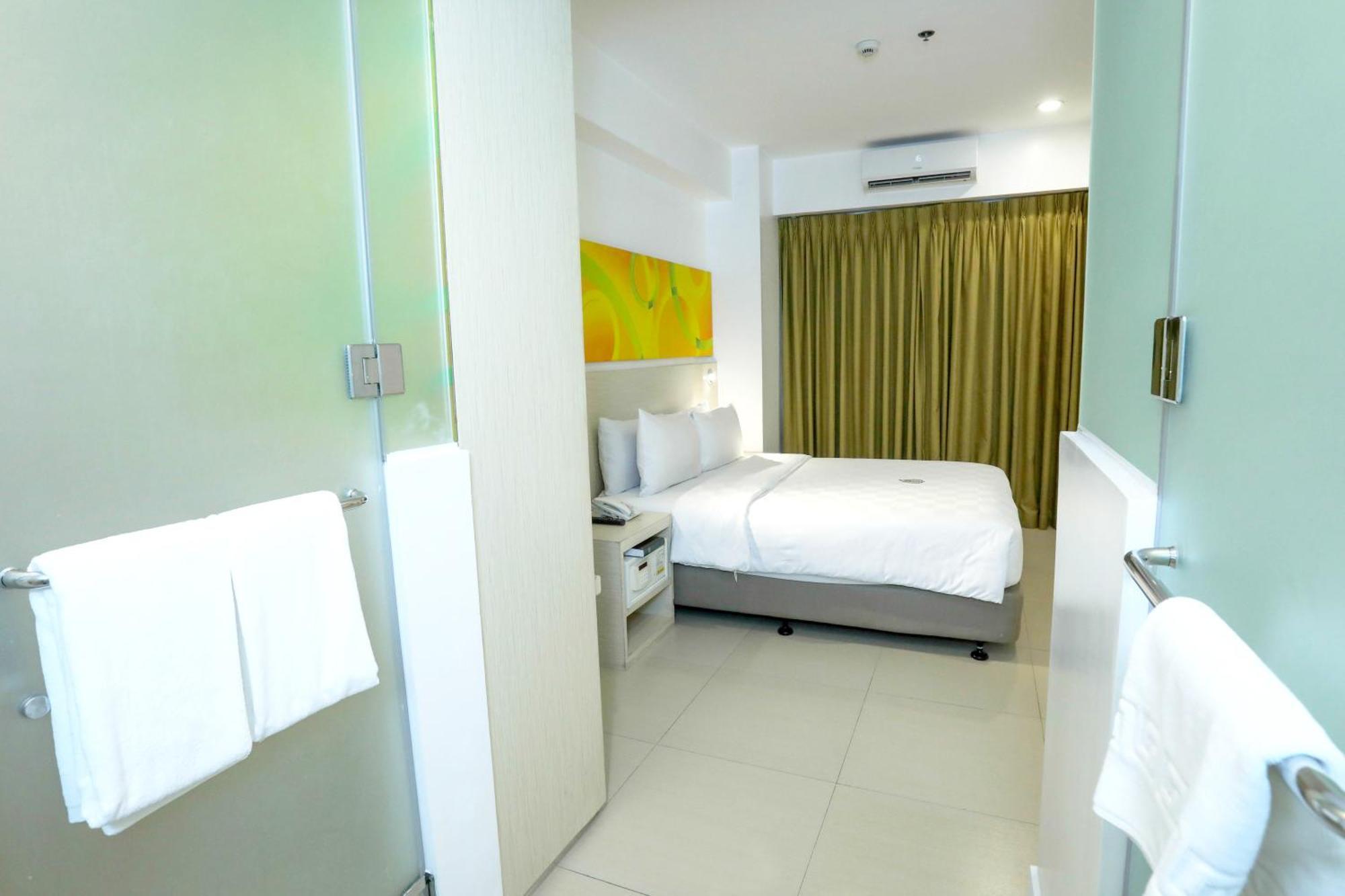 Go Hotels Timog Quezon City Zewnętrze zdjęcie