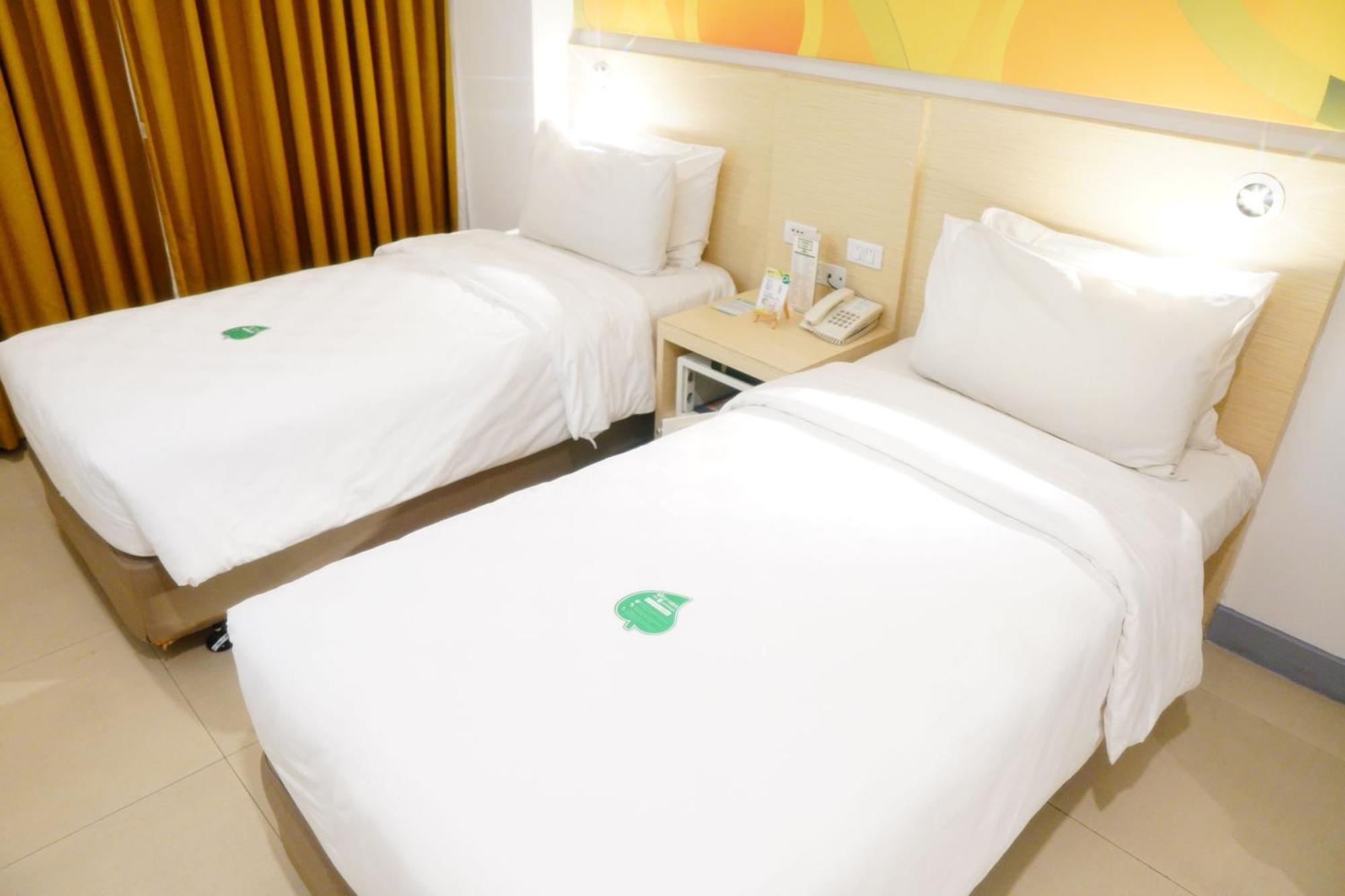 Go Hotels Timog Quezon City Zewnętrze zdjęcie